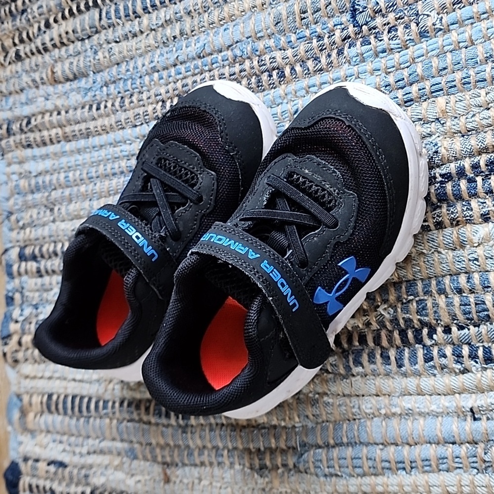 Toddler Boy Under Armour Shoes - Size 8